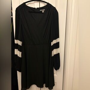 Karl Lagerfeld Paris Black White Pleated Sleeve Cocktail Dress | Size 16